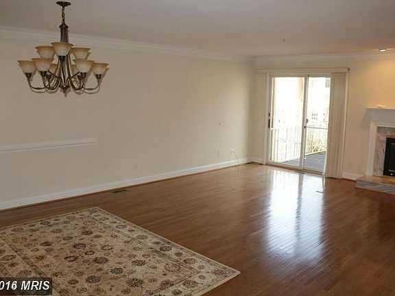5th image of 30 Sterling Ct