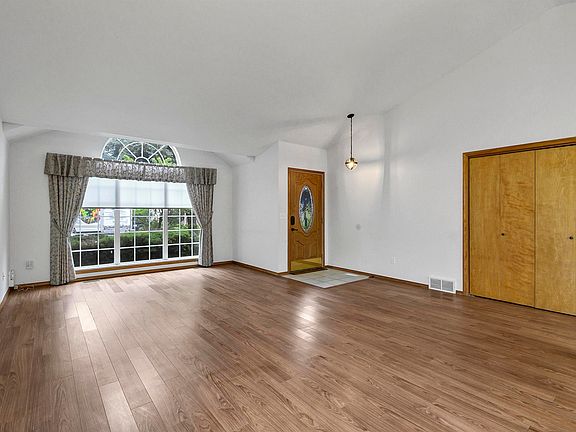 5th image of 603 Marcella Ave