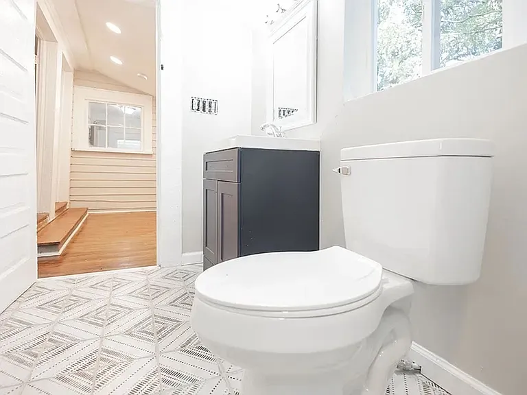 321 N 10th St — Photo 10