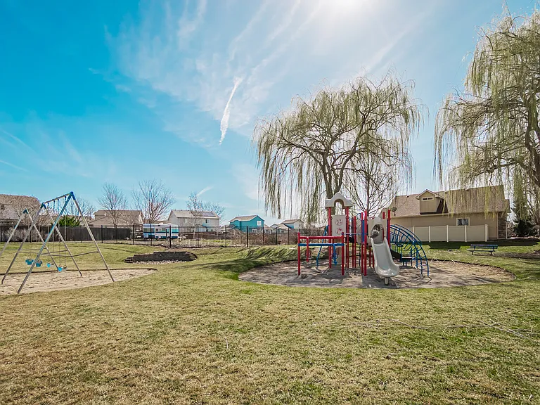 2479 W Washington Ave — Photo 41