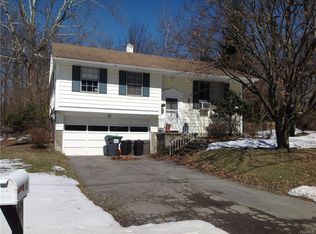 10 Grissom St, Warwick, NY 10990