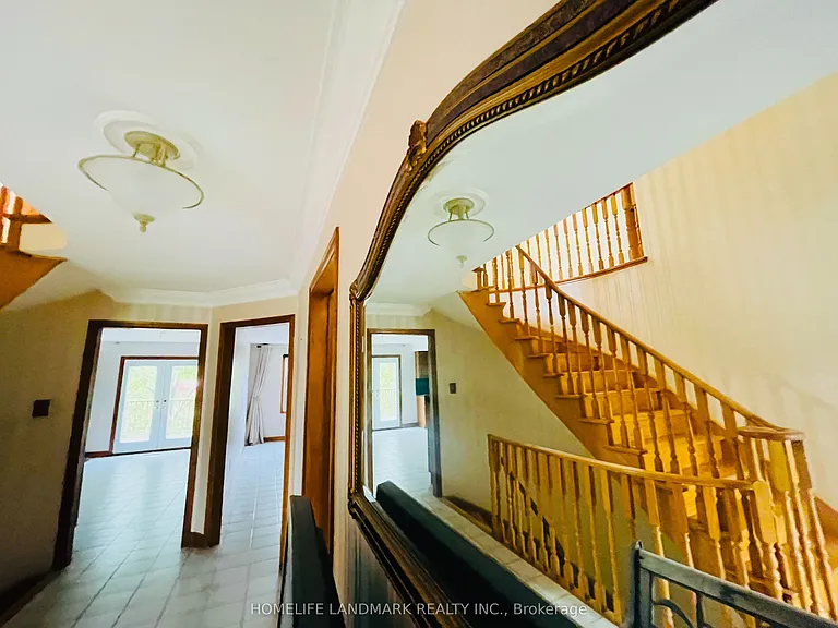 121 Harmonia Cres — Photo 15