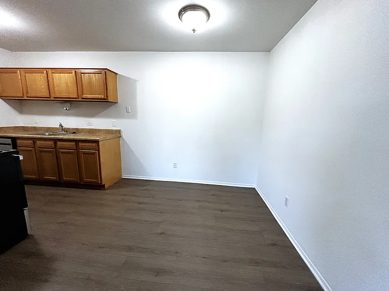 Charter Oaks Apartments — Photo 261