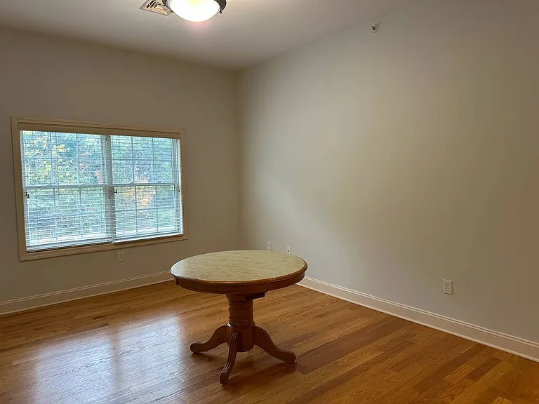 2518 Whitney Ave — Photo 18