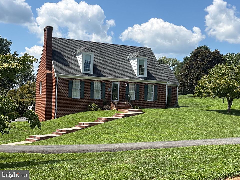 1st image of 215 Boxley Ln