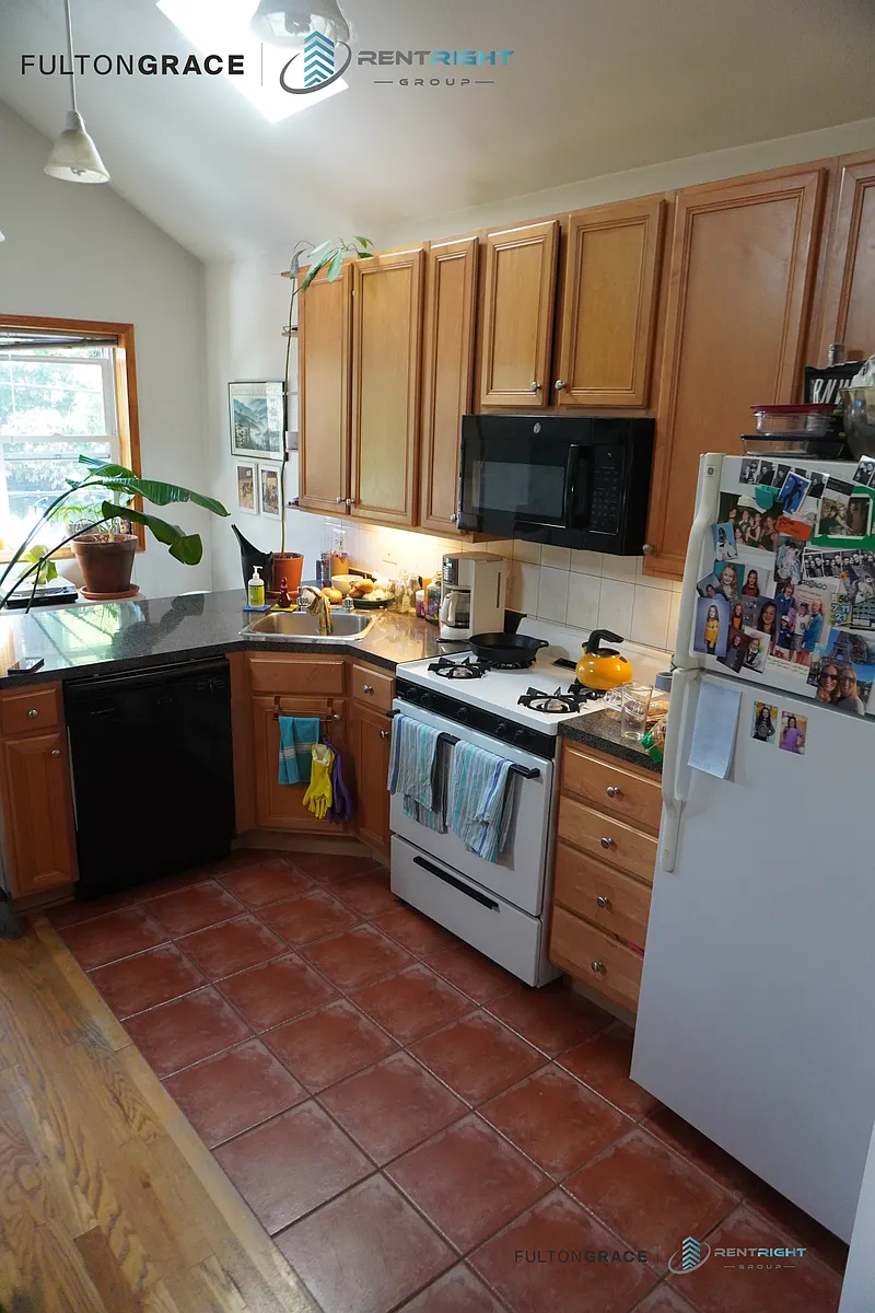 Building Photo - 1445 N Bosworth Ave #2