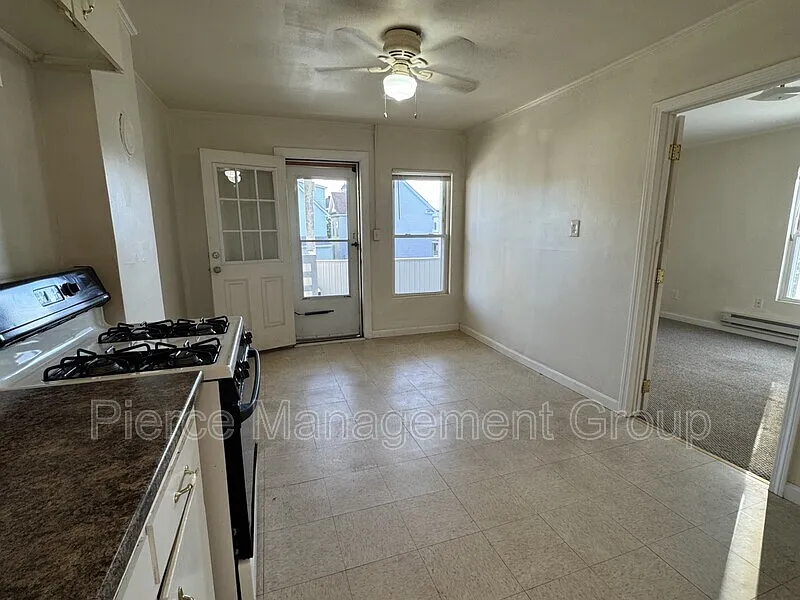 Building Photo - 529 Massabesic St #3W