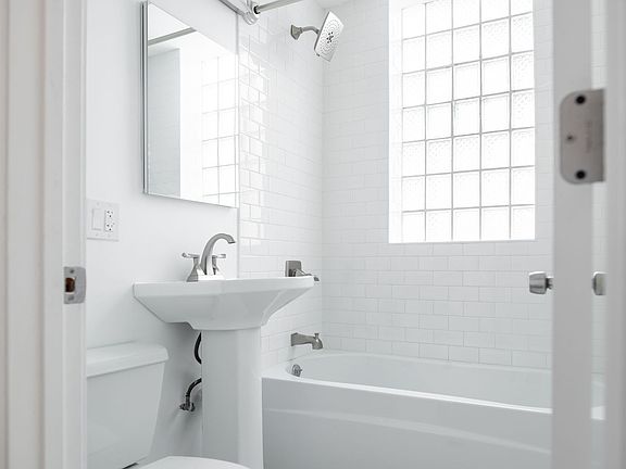 4th image of 1524 N Ashland Ave #2N