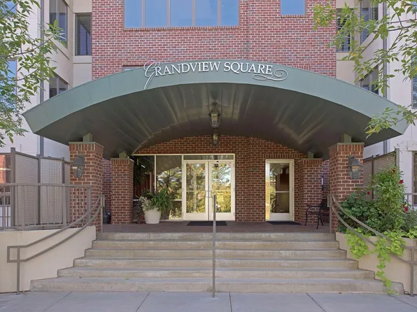 5225 Grandview Sq APT 206, Edina, MN 55436