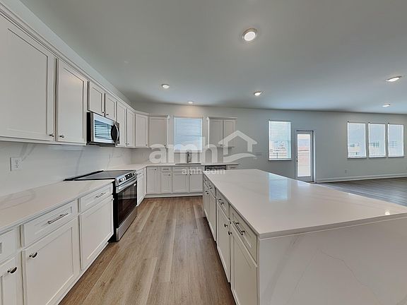 3rd image of 395 Hickory Pointe Loop