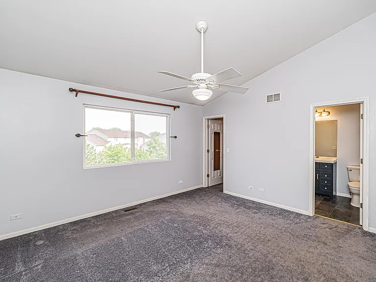 1060 Ellsworth Dr — Photo 3