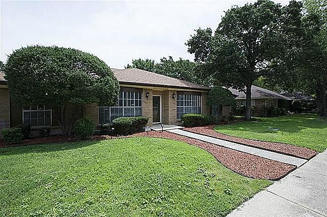 Fabulous curb appeal in family friendly quiet neighborhood.