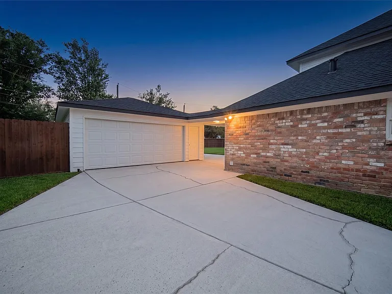 4815 Caris St — Photo 3