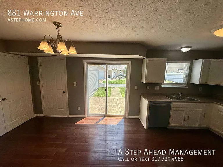 881 Warrington Ave — Photo 5
