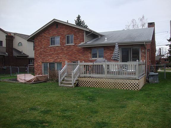 3rd image of 22501 Lange St