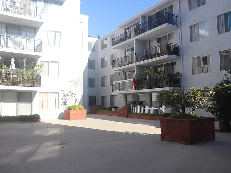 Hillside Terrace — Photo 1