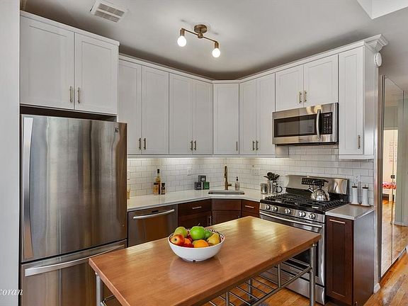 4th image of 474 Waverly Ave #3