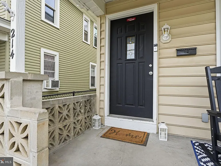 214 Washington St — Photo 3
