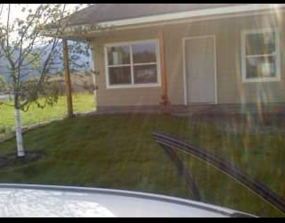 Front of  house with no fenc