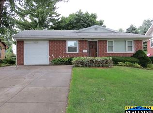 7413 Schuyler Dr, Omaha, NE 68114