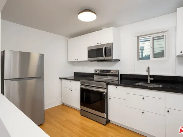 126 Franklin Ct #1/2, Glendale, CA 91205