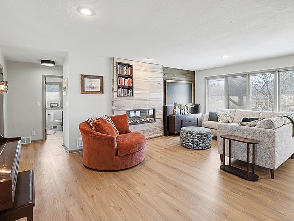 4th image of 309 Independence St