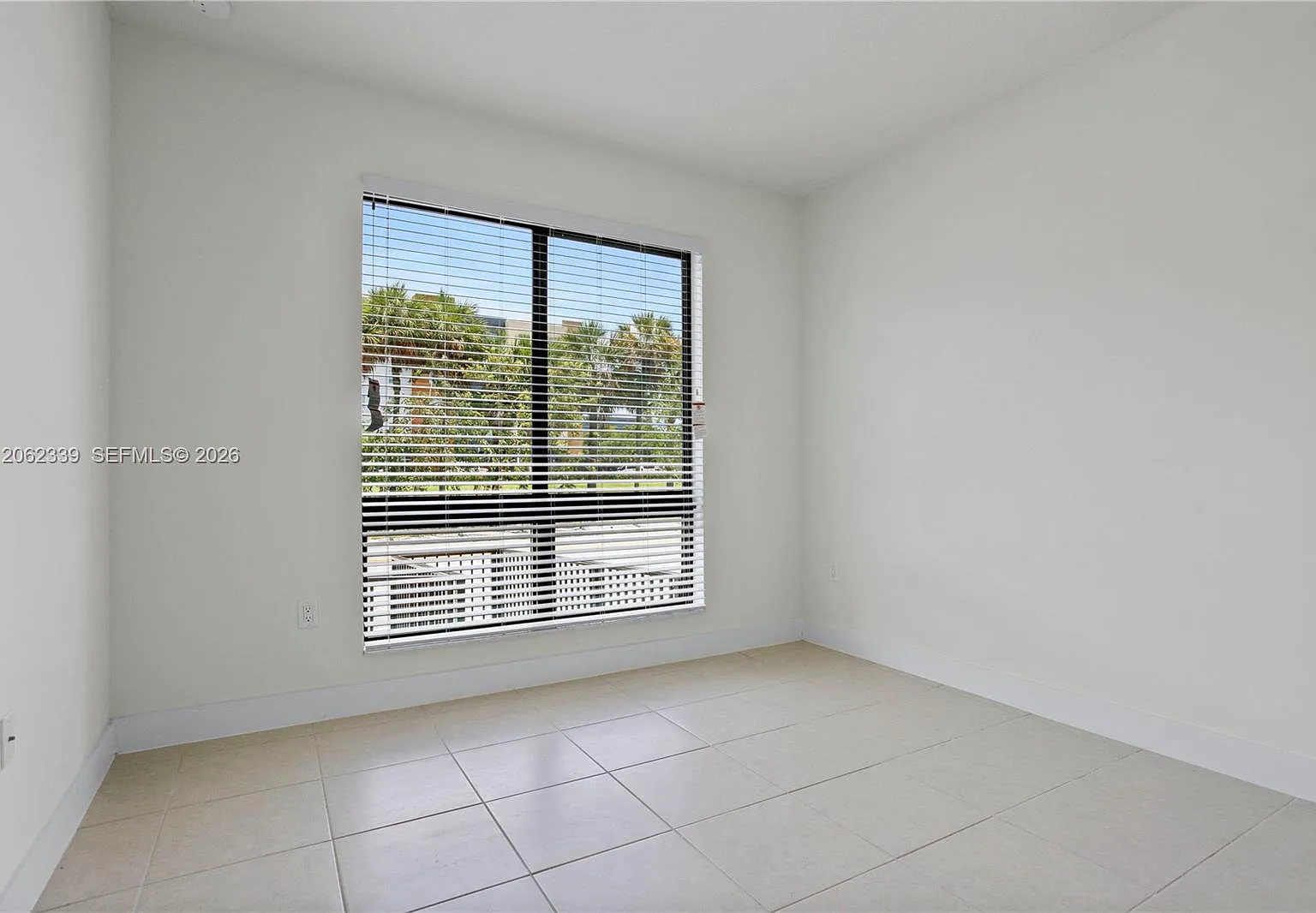 3 bed, 1100 sqft, $3,300 — Photo 2