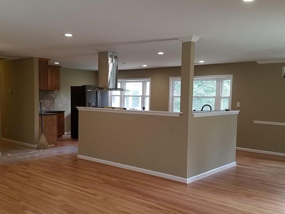 4th image of 10906 Chimney Ln