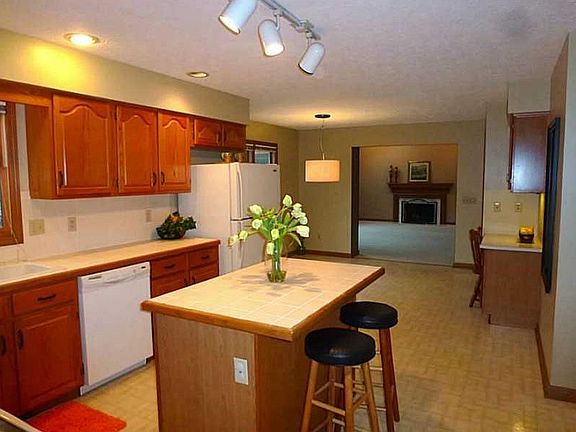 5th image of 7502 Hickory Woods Dr S