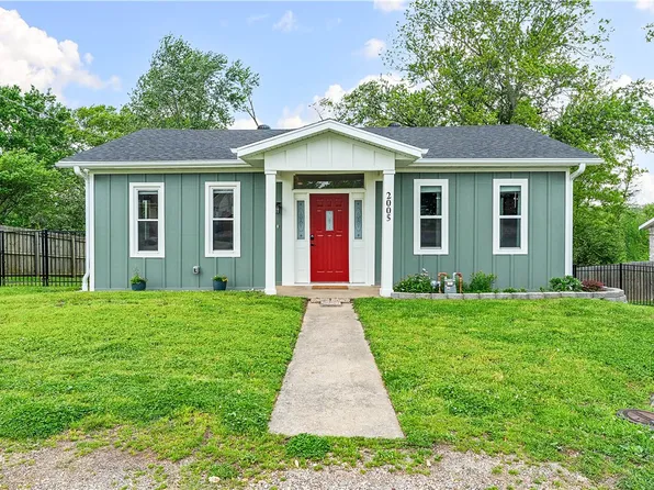 2005 Oakwood Ave, Bentonville, AR 72712