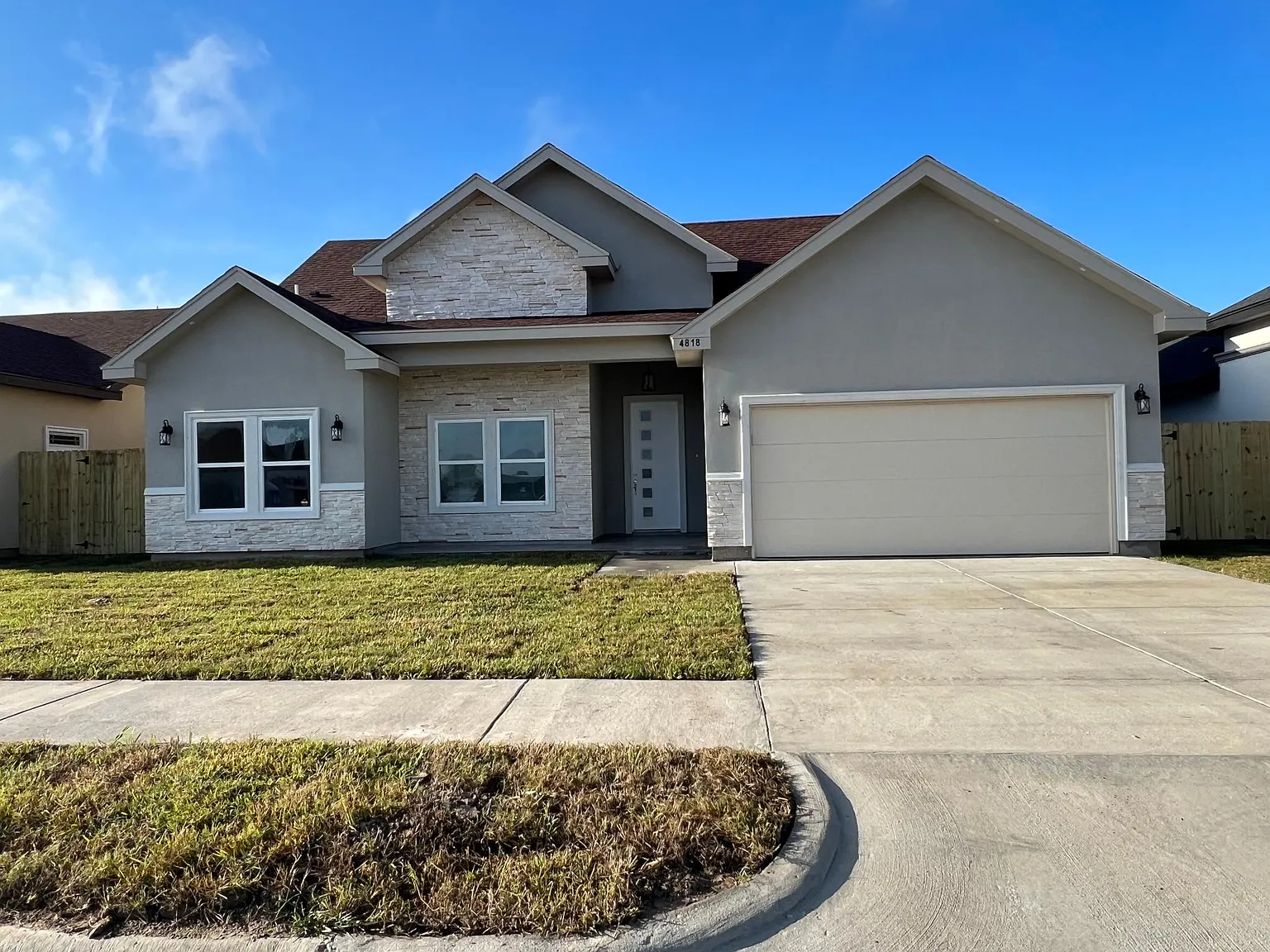 3 bed, 2.5 bath, 1692 sqft, $1,900 — Photo 1