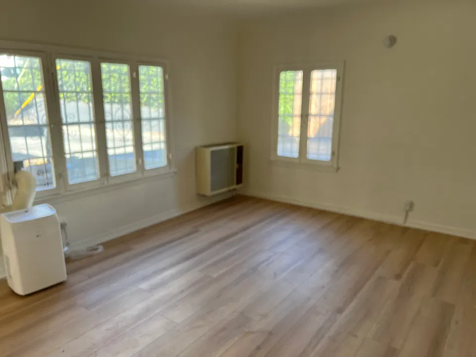 1011 N Alfred St #5