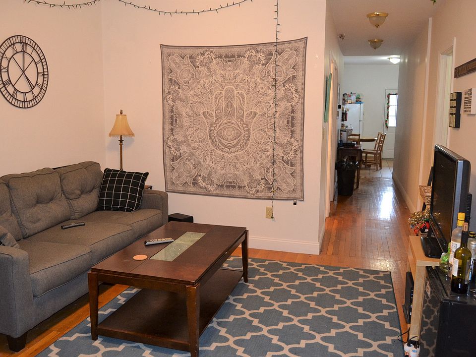 1st image of 33 Egremont Rd APT 4