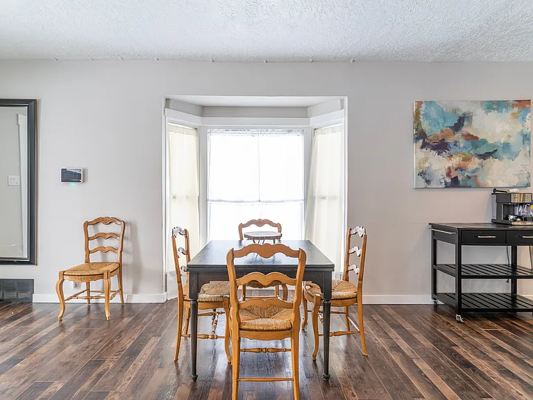147 E Wentworth Ave — Photo 8