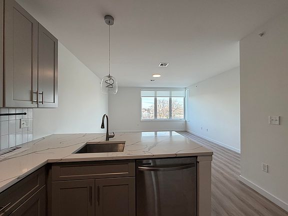 3rd image of 306 Bergen Ave APT 404