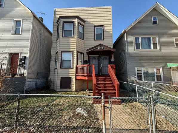 Available Now East Side Neighborhood, 9738 S Avenue L #2, Chicago, IL 60617