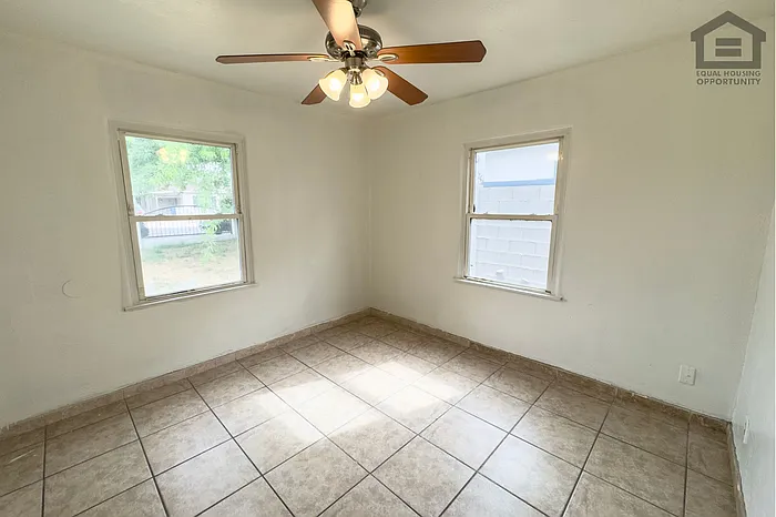 2517 E Culver St — Photo 18