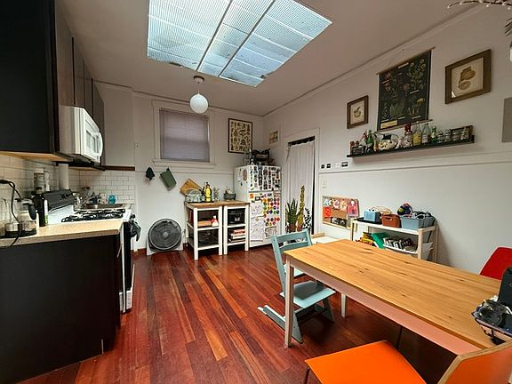 2nd image of 5655 N Clark St APT 2F