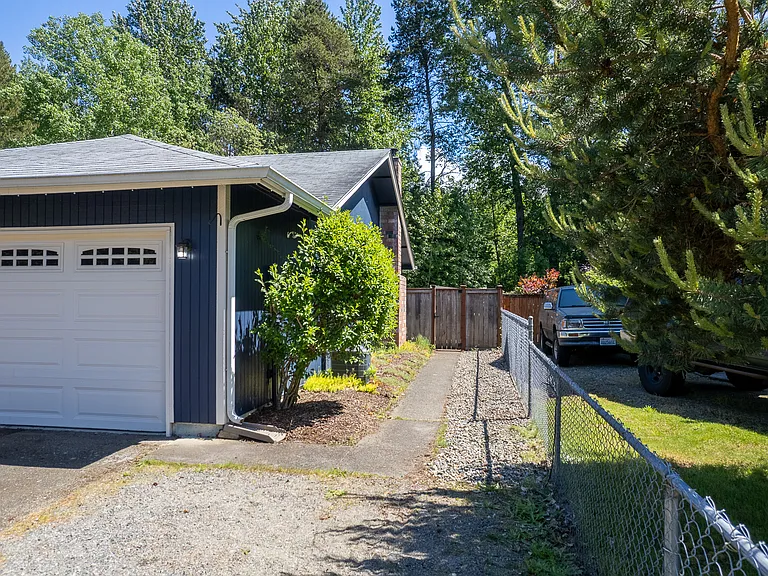8442 Hawksridge Dr SE — Photo 7