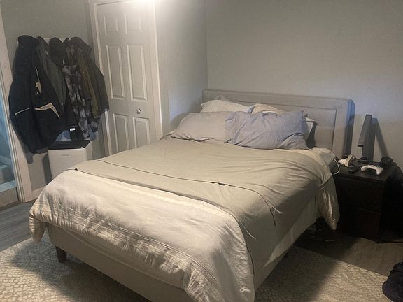 Queen bed area rug and dressers included