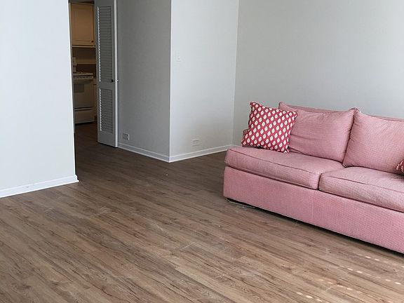 4th image of 777 N Michigan Ave APT 907