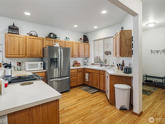 4th image of 2213 James Circle #B