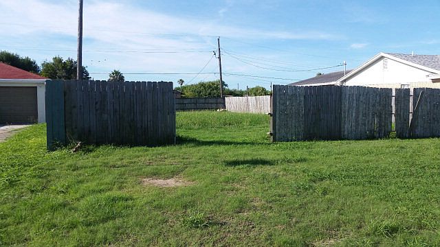 1st image of 1821 N Shore Dr