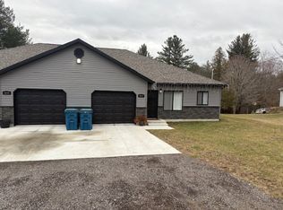 6697 Sandy Ridge Dr, Hope, MI 48628