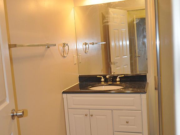 4th image of 847 S 3rd St Unit 1