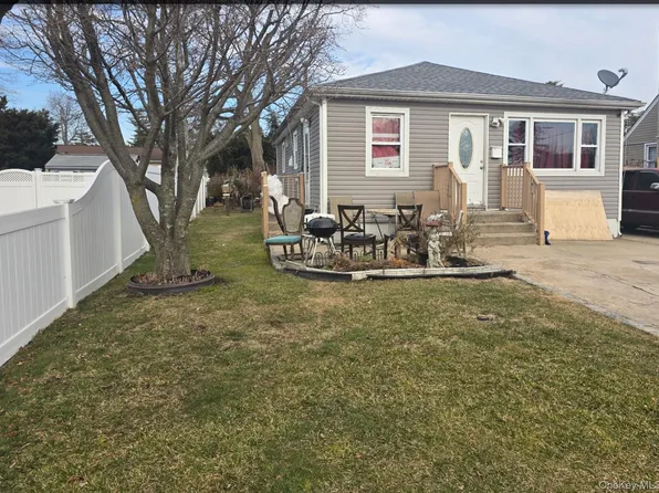 5 Campion Street, Brentwood, NY 11717