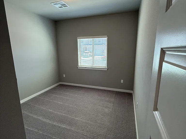 953 Keenland Ave — Photo 6