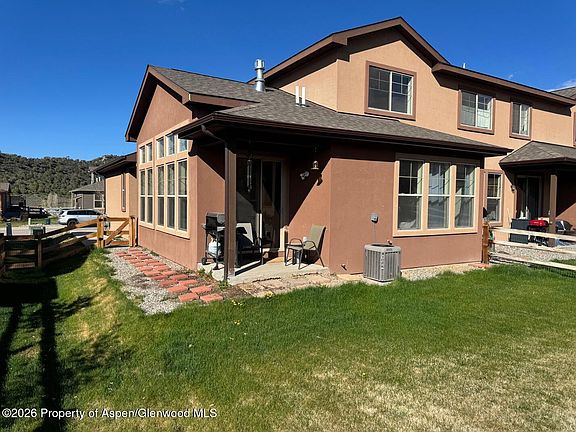 5th image of 94 Redstone Dr