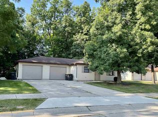 2107 Versailles Village Pl, Fort Wayne, IN 46808