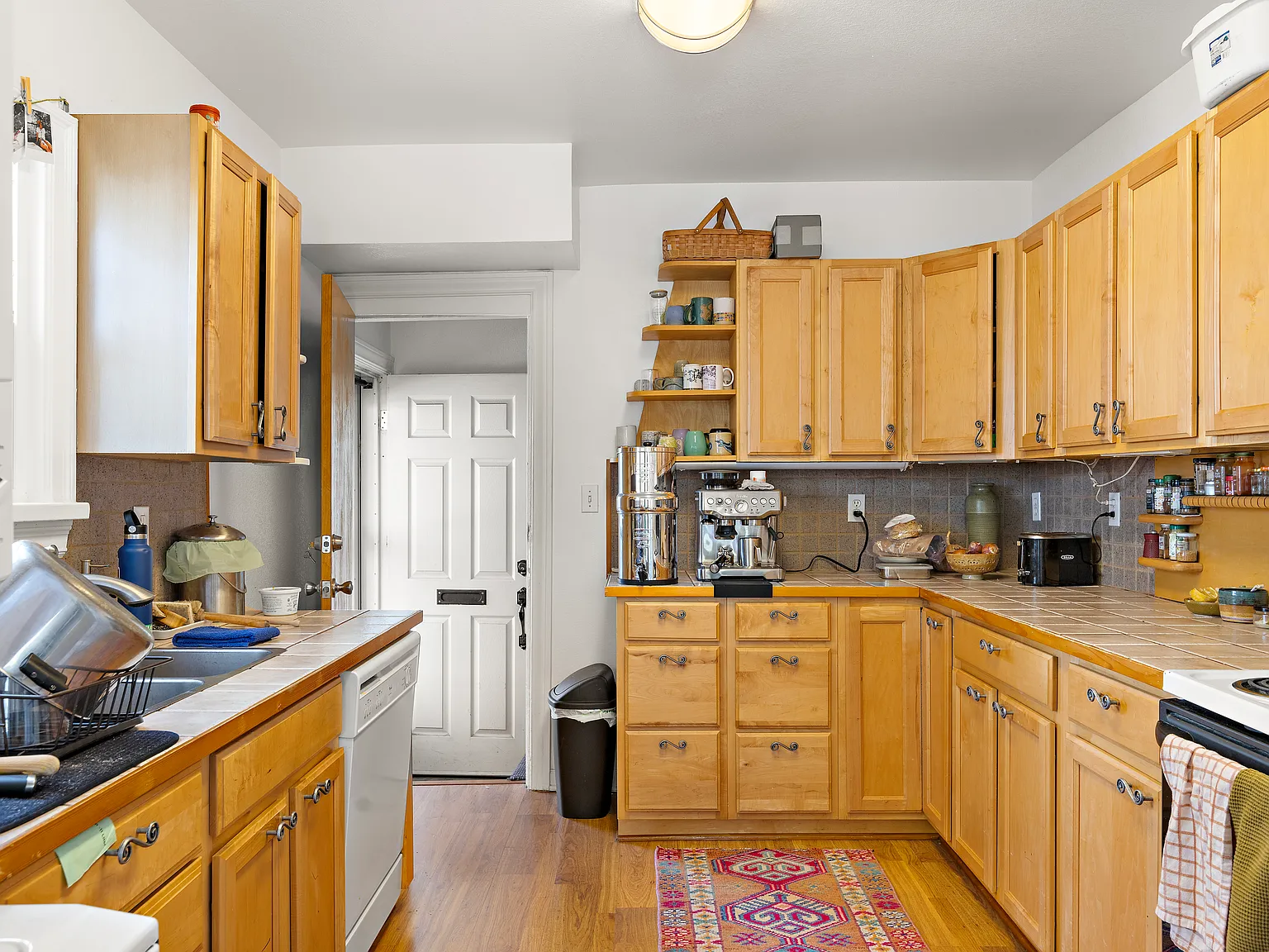 2 bed, 980 sqft, $3,050 — Photo 3
